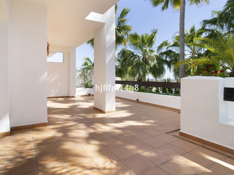 Apartment for Sale in Nueva Andalucía, Malaga 1