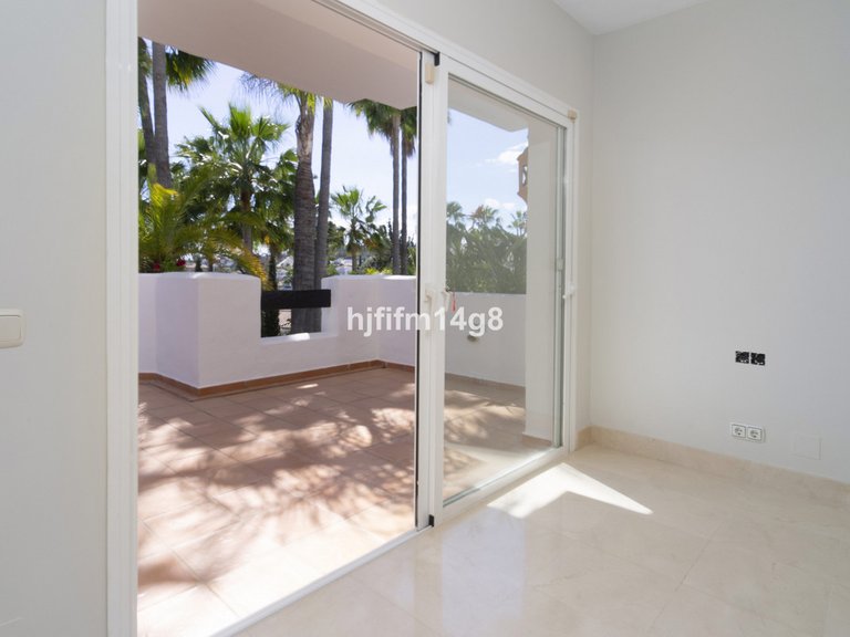 Apartment for Sale in Nueva Andalucía, Malaga 10