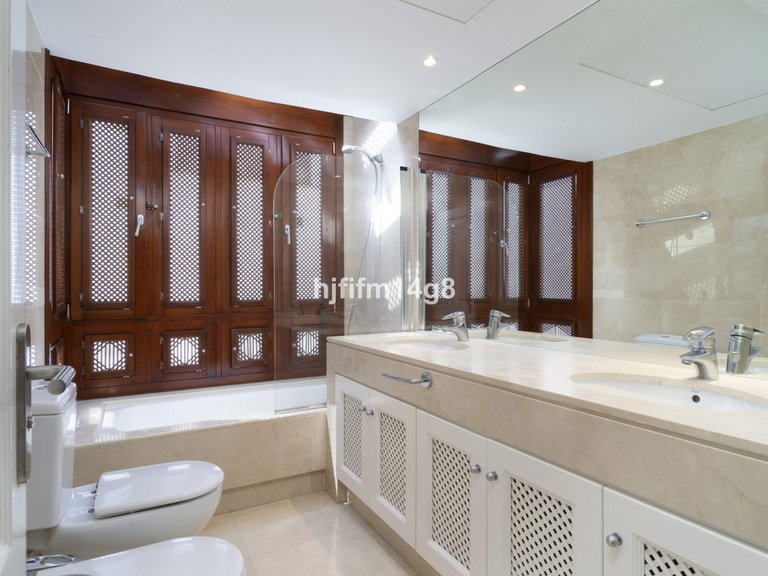 Apartment for Sale in Nueva Andalucía, Malaga 17