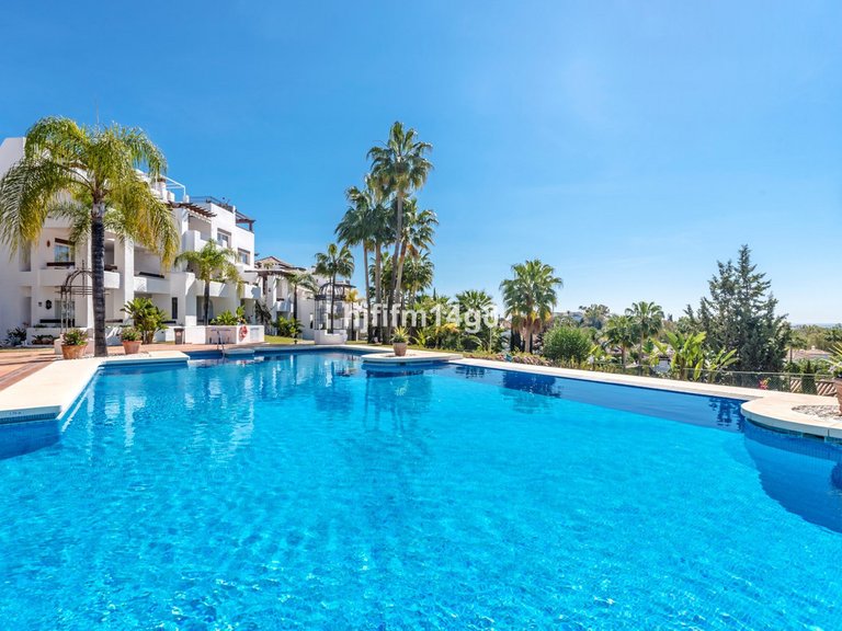 Apartment for Sale in Nueva Andalucía, Malaga 19