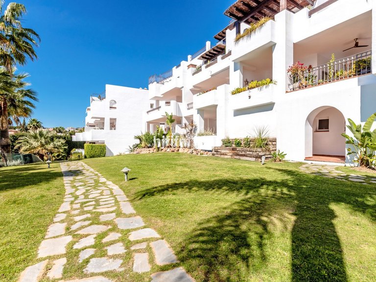 Apartment for Sale in Nueva Andalucía, Malaga 20