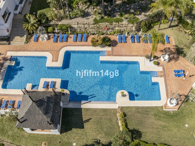 Apartment for Sale in Nueva Andalucía, Malaga 21