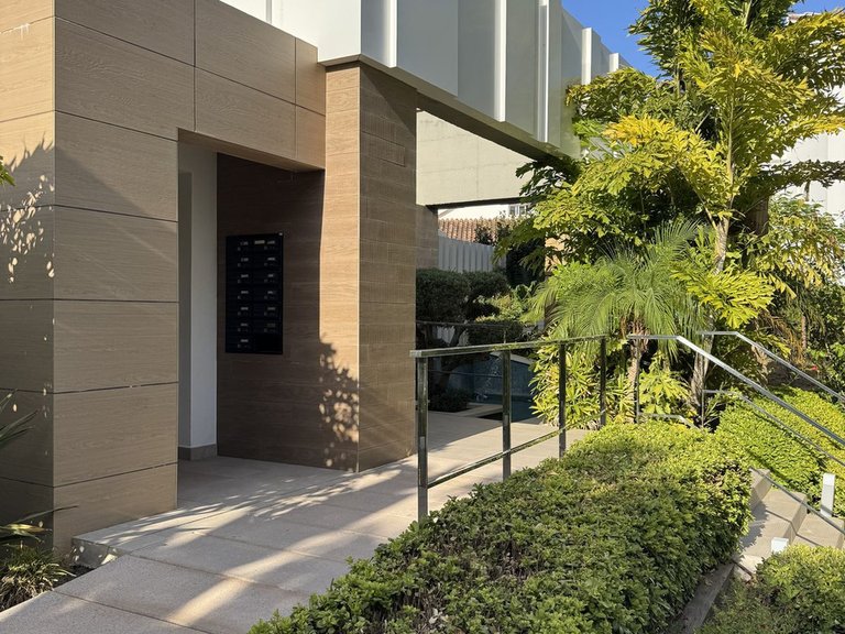 Apartment for Sale in Nueva Andalucía, Malaga 29