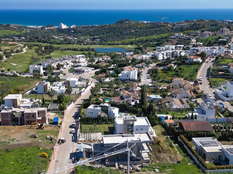 Villa for Sale in Valle Romano, Malaga 13