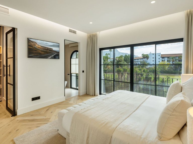Villa for Sale in Benahavís, Malaga 22