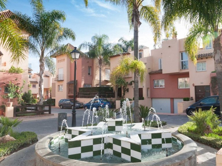 Villa for Sale in Nueva Andalucía, Malaga 33