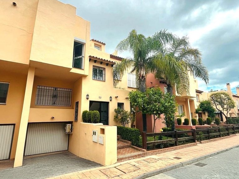 Villa for Sale in Nueva Andalucía, Malaga 35