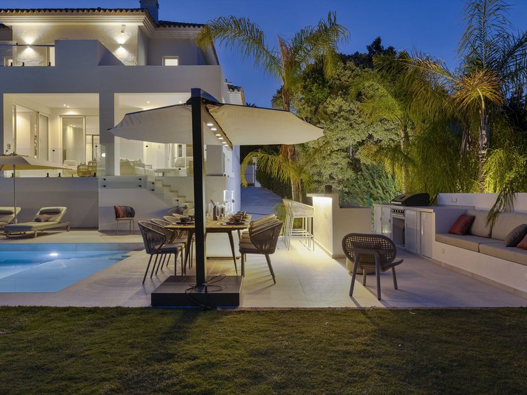 Villa for Sale in El Paraiso, Malaga 114