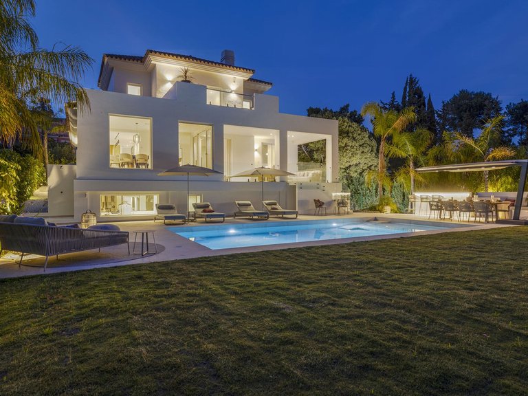 Villa for Sale in El Paraiso, Malaga 116