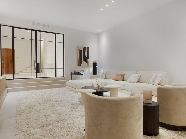 Villa for Sale in El Paraiso, Malaga 123