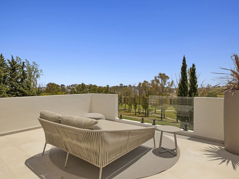 Villa for Sale in El Paraiso, Malaga 21
