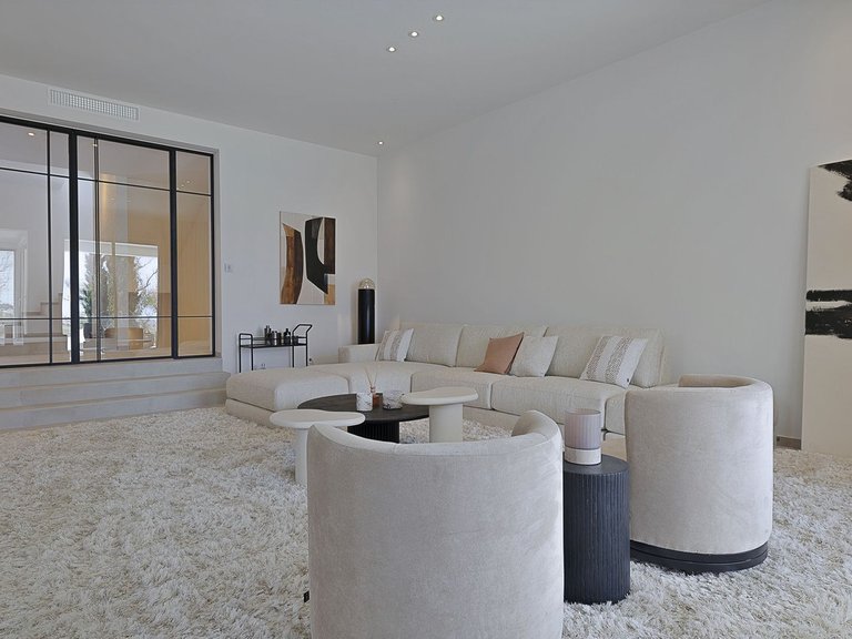 Villa for Sale in El Paraiso, Malaga 35