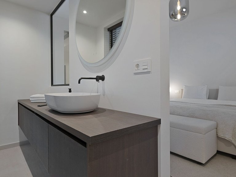 Villa for Sale in El Paraiso, Malaga 44