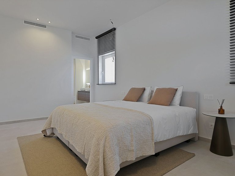 Villa for Sale in El Paraiso, Malaga 7
