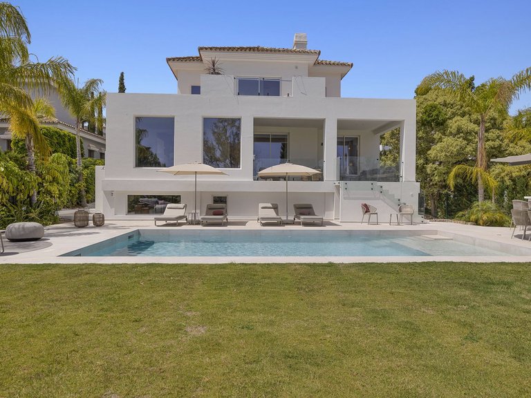 Villa for Sale in El Paraiso, Malaga 70