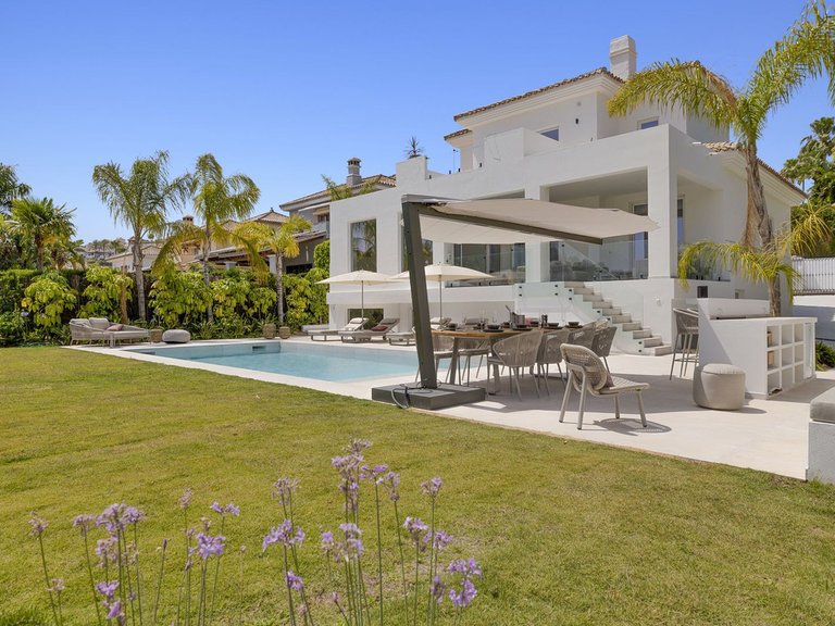 Villa for Sale in El Paraiso, Malaga 71