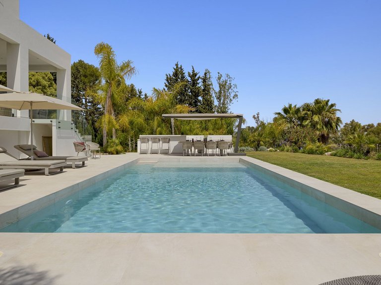 Villa for Sale in El Paraiso, Malaga 73