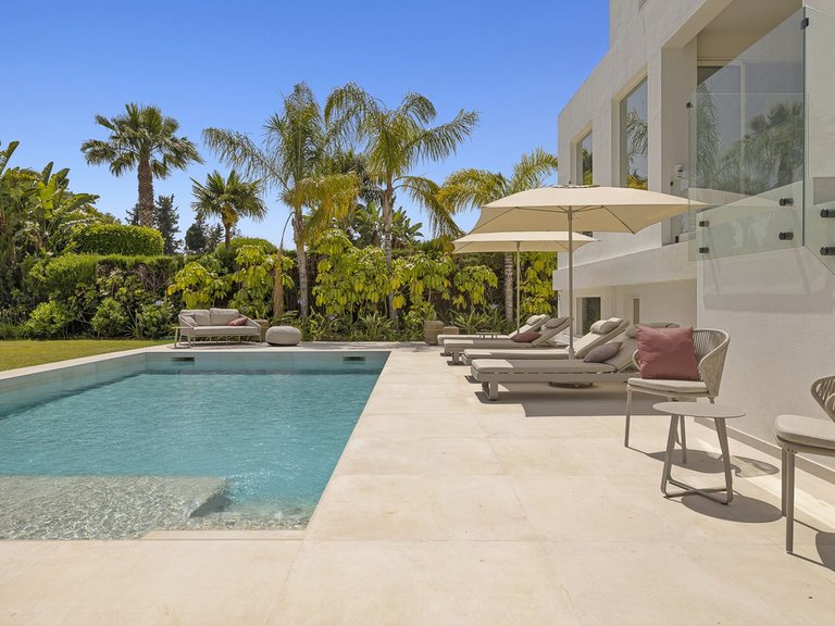 Villa for Sale in El Paraiso, Malaga 75