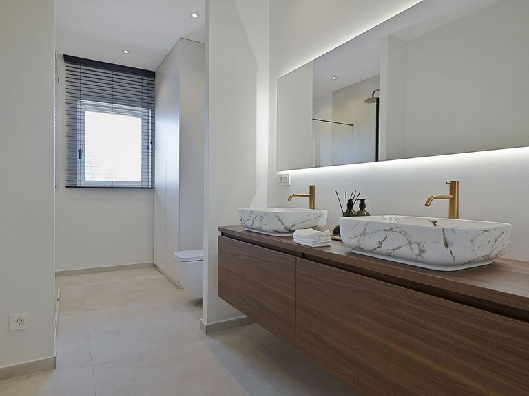 Villa for Sale in El Paraiso, Malaga 9