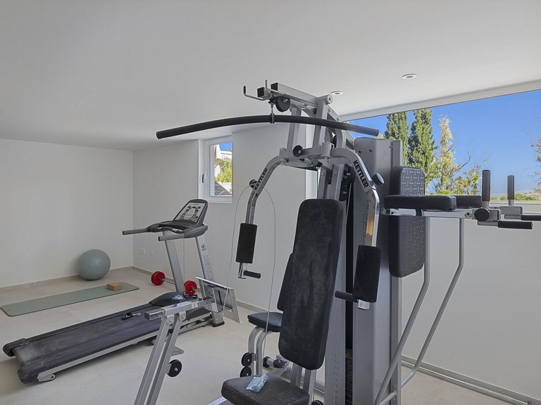 Villa for Sale in El Paraiso, Malaga 95