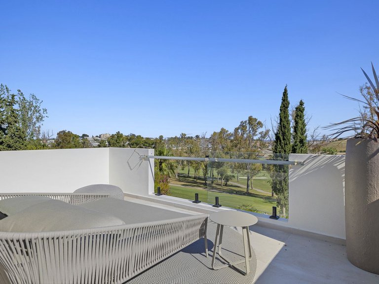 Villa for Sale in El Paraiso, Malaga 98