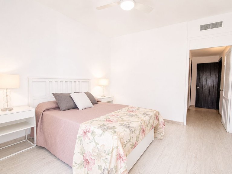Apartment for Sale in Puerto Banus, Malaga 16