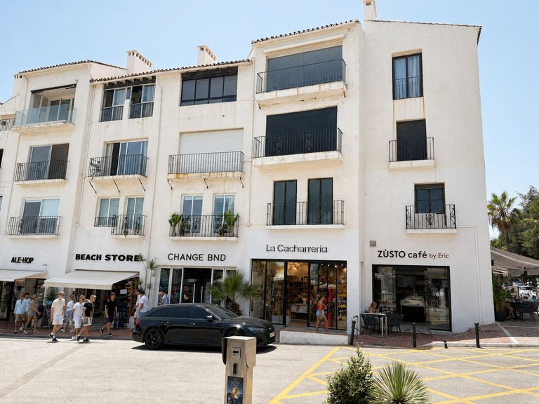Apartment for Sale in Puerto Banus, Malaga 17