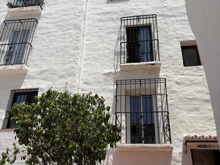 Apartment for Sale in Puerto Banus, Malaga 23