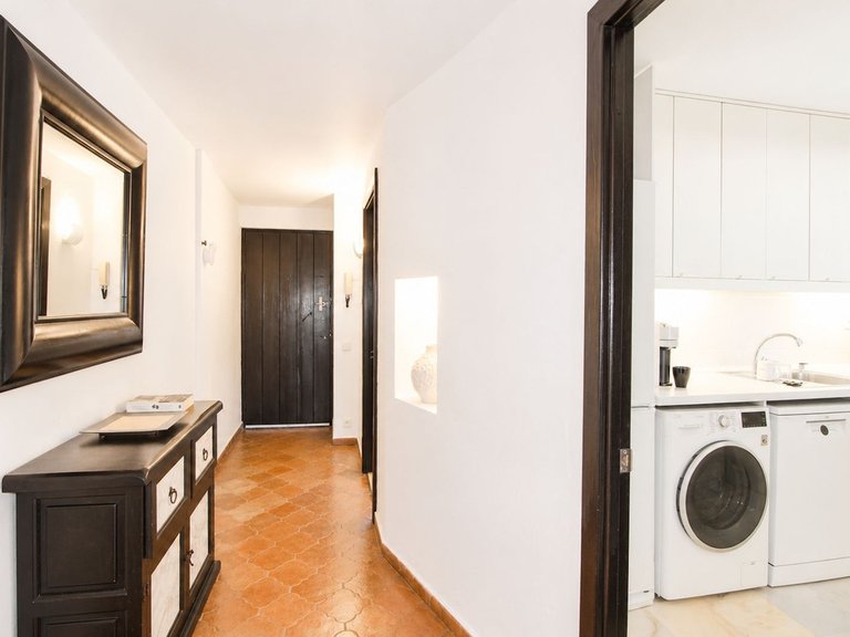 Apartment for Sale in Puerto Banus, Malaga 8