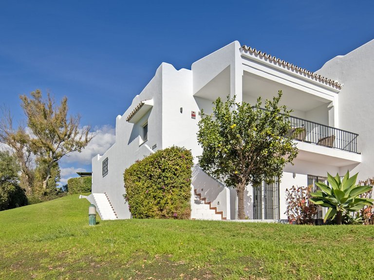 Villa for Sale in Nueva Andalucía, Malaga 10