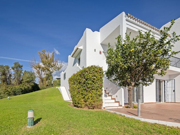 Villa for Sale in Nueva Andalucía, Malaga 12