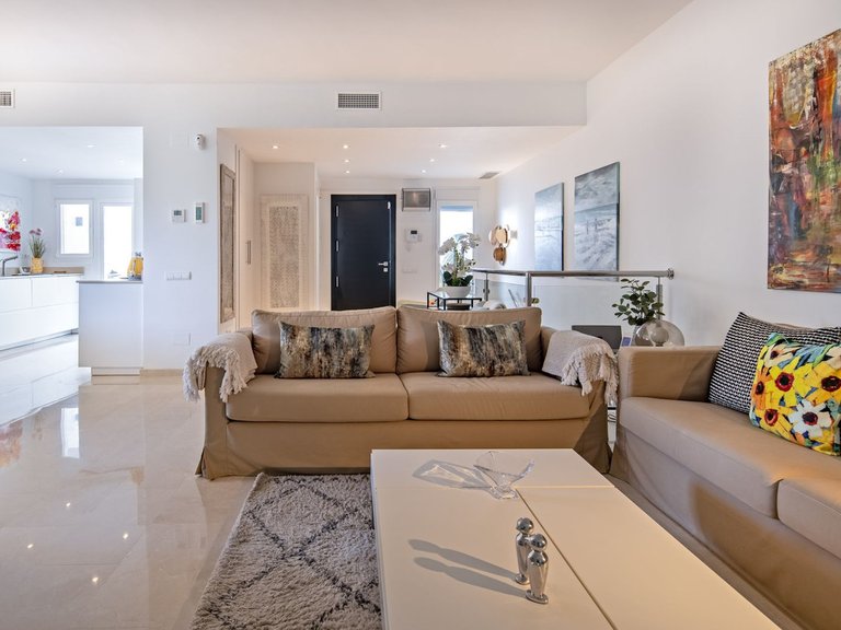 Villa for Sale in Nueva Andalucía, Malaga 18