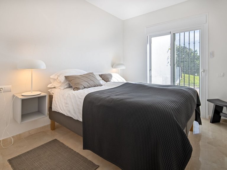 Villa for Sale in Nueva Andalucía, Malaga 28