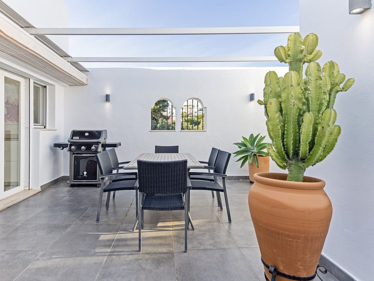 Villa for Sale in Nueva Andalucía, Malaga 7