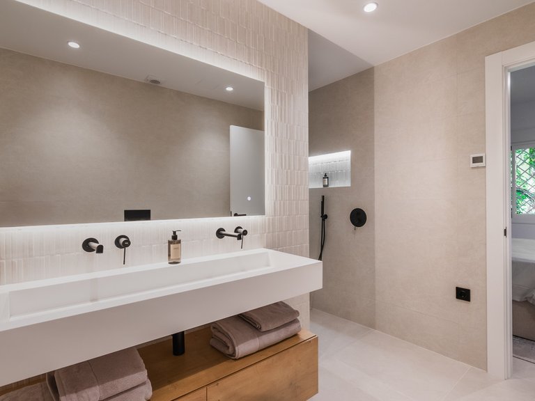 Apartment for Sale in Nueva Andalucía, Malaga 17