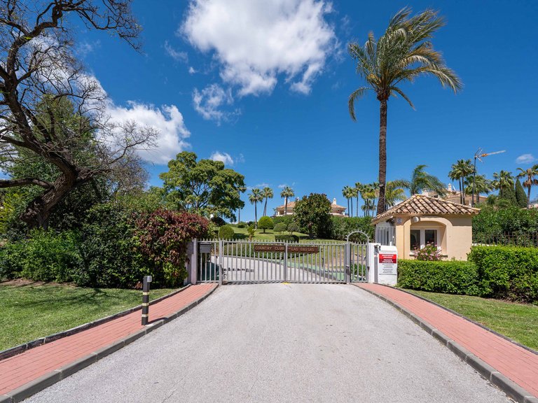 Apartment for Sale in Nueva Andalucía, Malaga 2