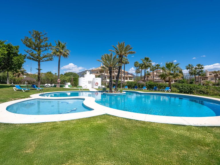 Apartment for Sale in Nueva Andalucía, Malaga 28