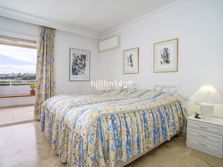 Apartment for Sale in Guadalmina Alta, Malaga 10