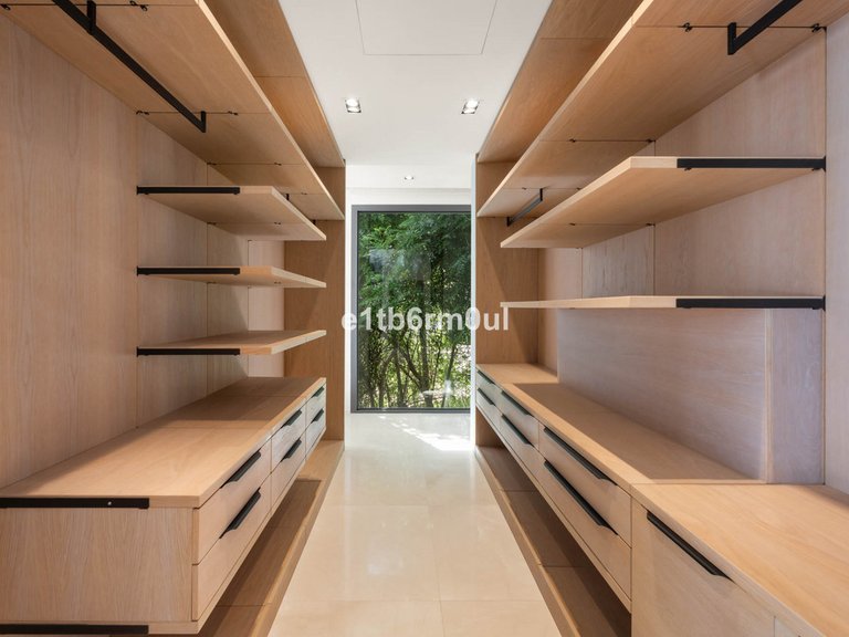 Villa for Sale in La Quinta, Malaga 13