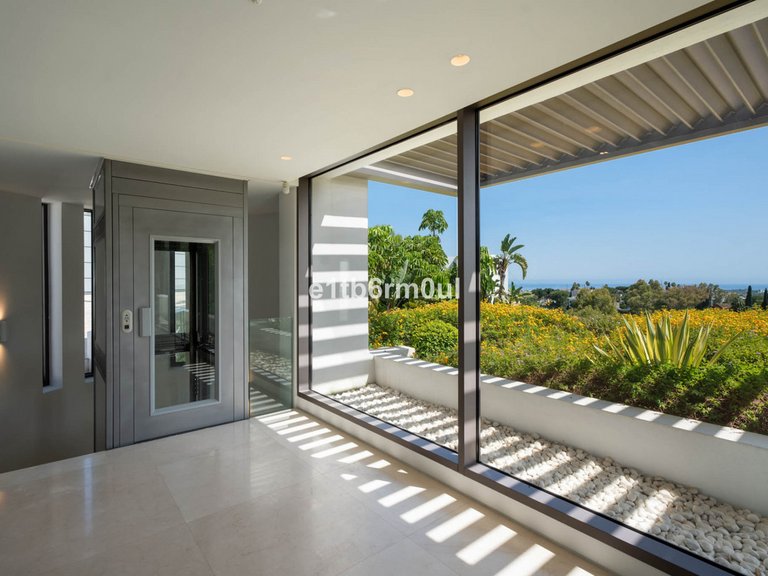Villa for Sale in La Quinta, Malaga 15