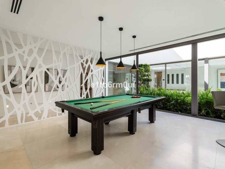 Villa for Sale in La Quinta, Malaga 16