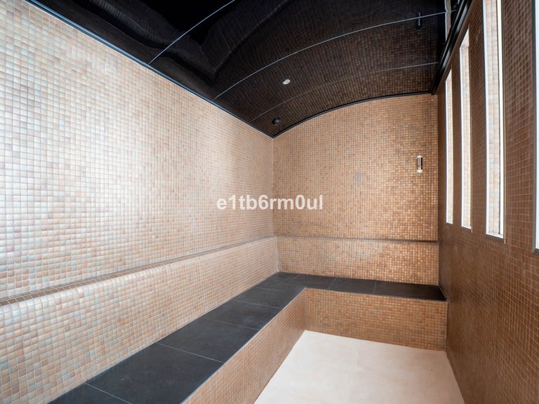 Villa for Sale in La Quinta, Malaga 20