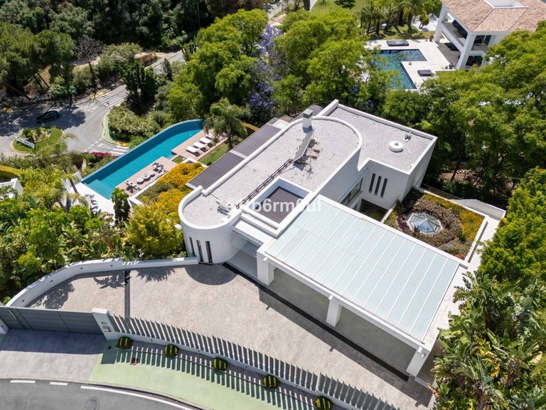 Villa for Sale in La Quinta, Malaga 24