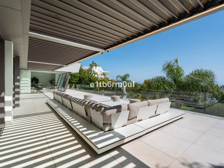 Villa for Sale in La Quinta, Malaga 25