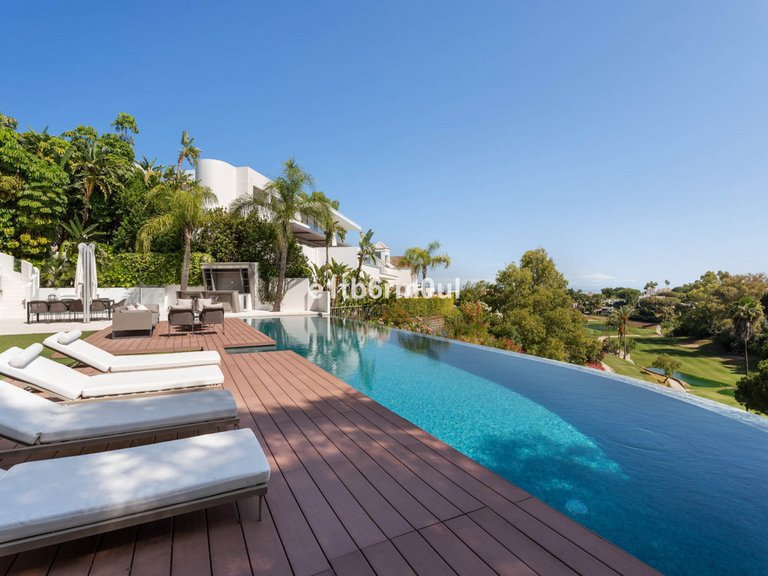 Villa for Sale in La Quinta, Malaga 26
