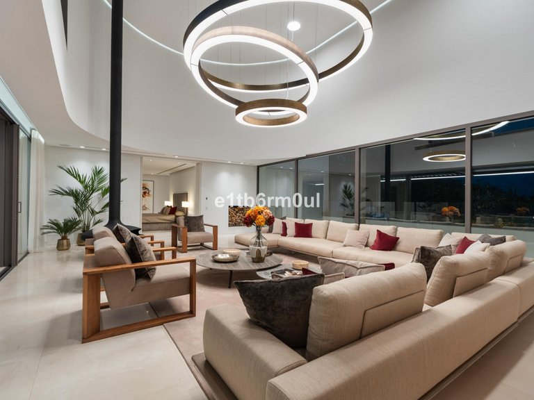 Villa for Sale in La Quinta, Malaga 28
