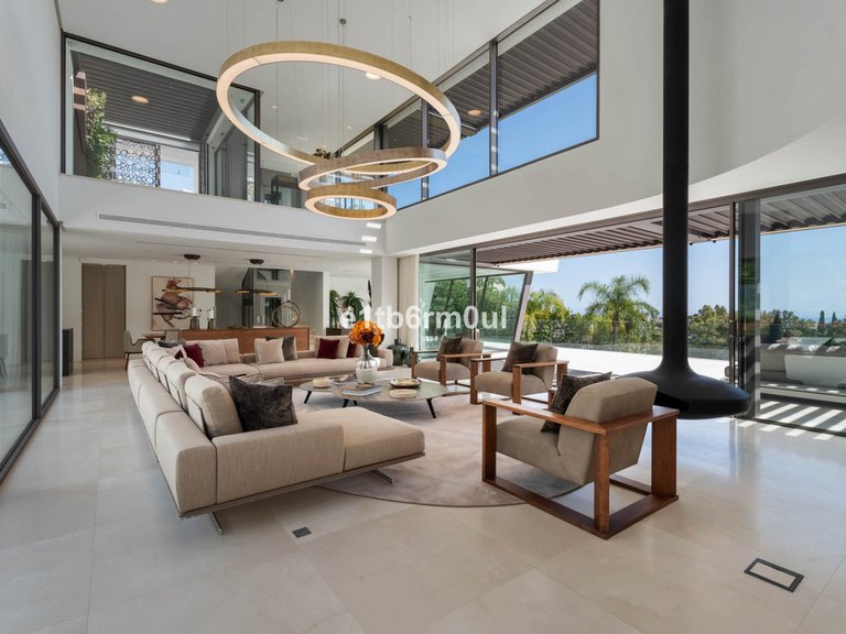 Villa for Sale in La Quinta, Malaga 3