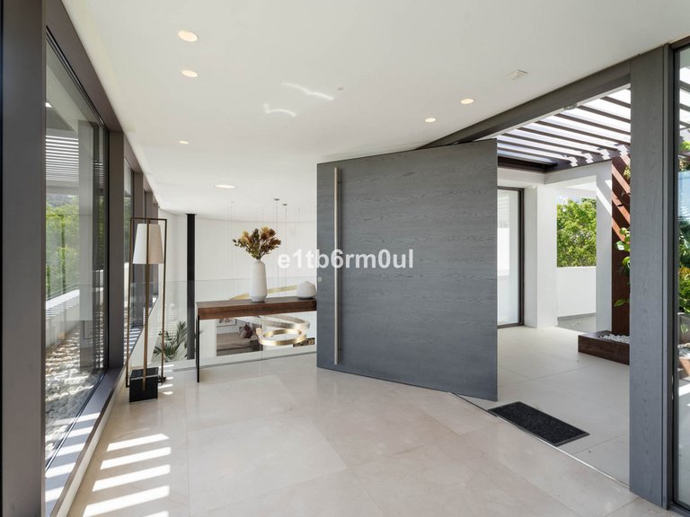 Villa for Sale in La Quinta, Malaga 30