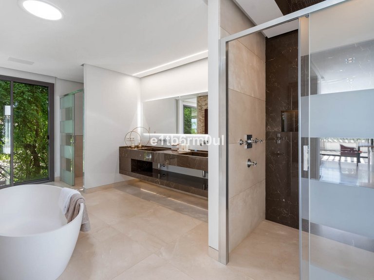 Villa for Sale in La Quinta, Malaga 35