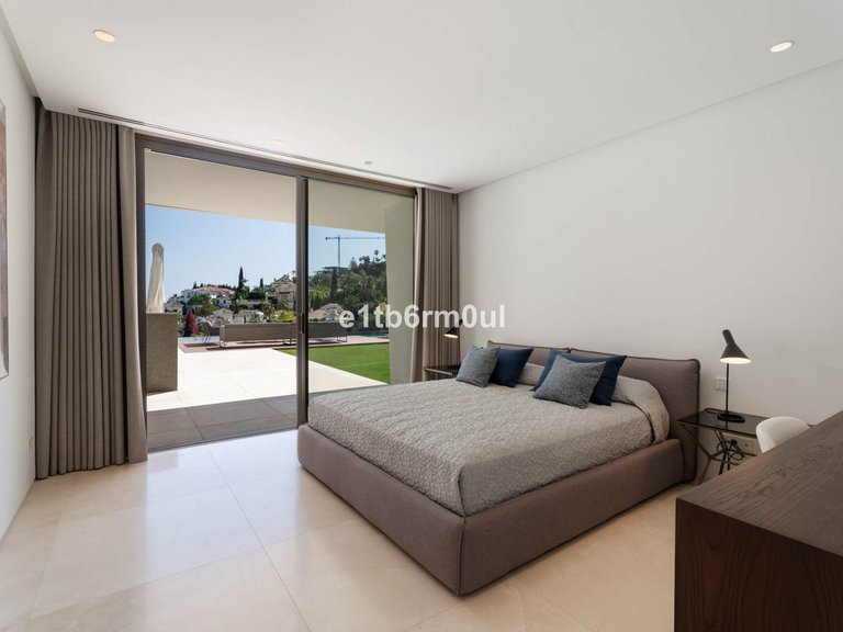 Villa for Sale in La Quinta, Malaga 36
